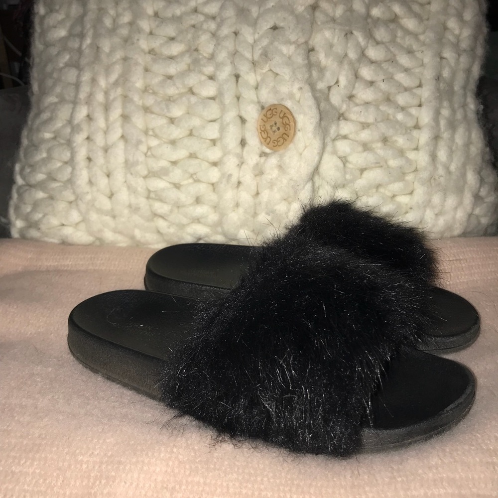 size 8 black fuzzy slippers